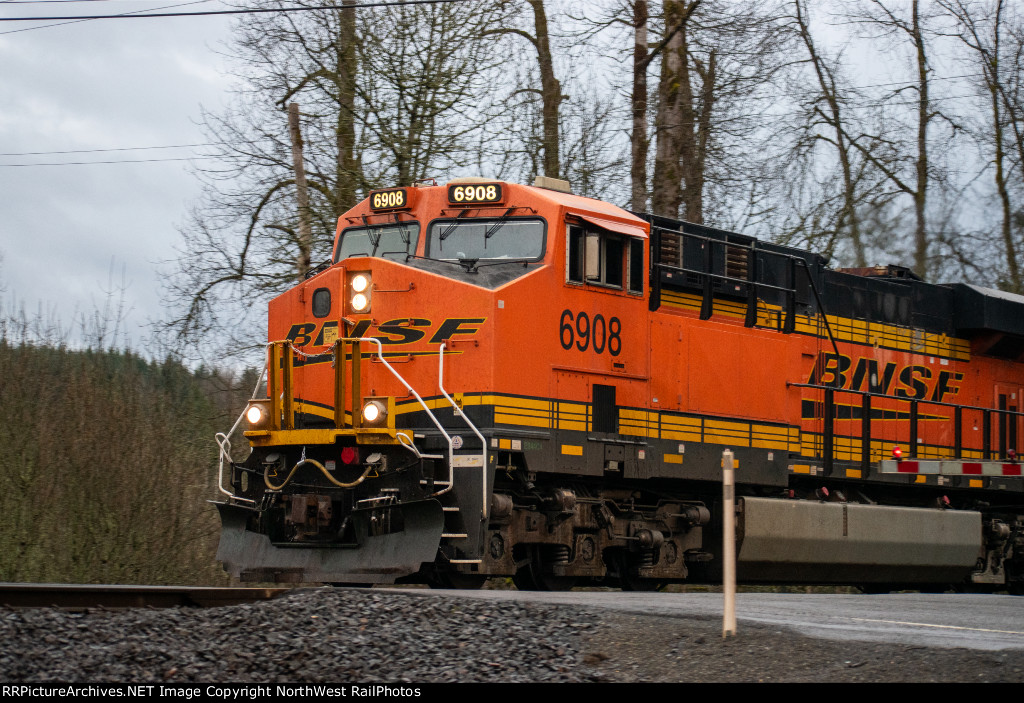 BNSF 6908